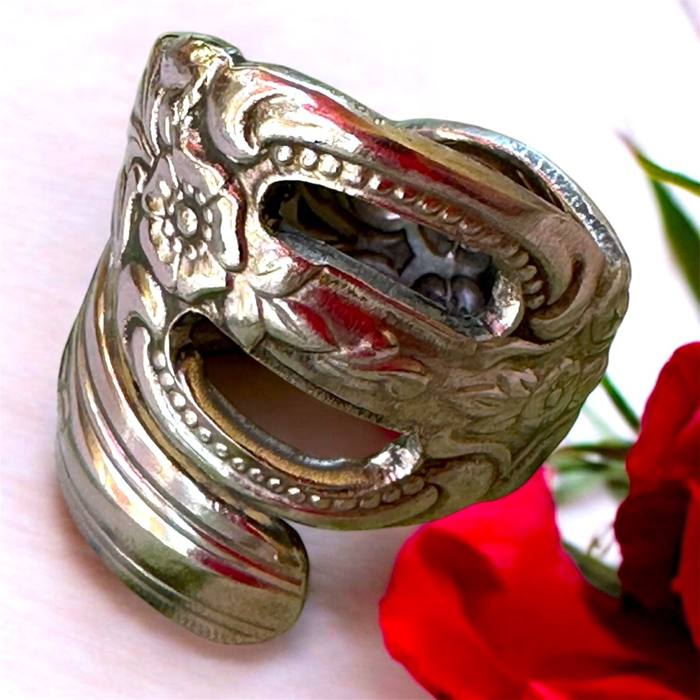 Silver Expandable Oneida Spoon Wrap Ring Size 9 - image 1